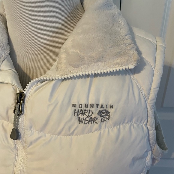 Mountain Hardware down/feather vest - Picture 2 of 11